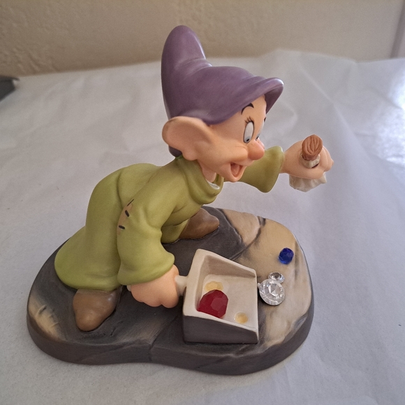 Walt Disney Classics Collection Dopey We Pick up  Everything 2009 in box great! - Picture 3 of 12